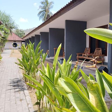 ホテル Surfers Beachfront Lombok Kuta  エクステリア 写真