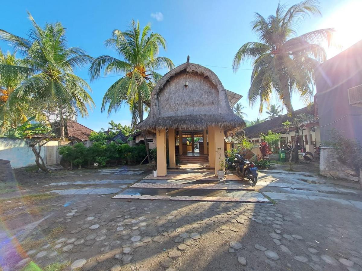 ホテル Surfers Beachfront Lombok Kuta  エクステリア 写真